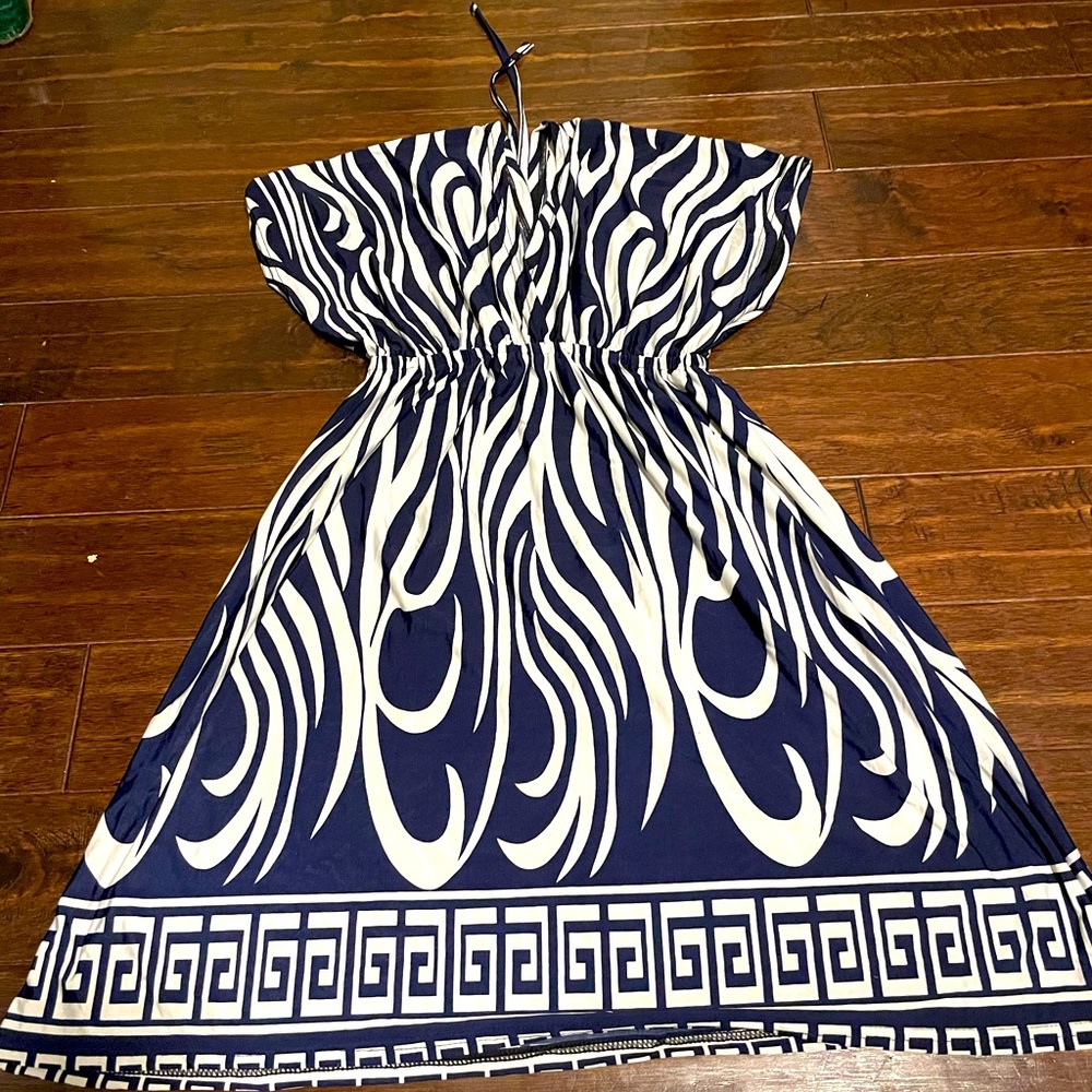 Dress - Picture 2 of 2